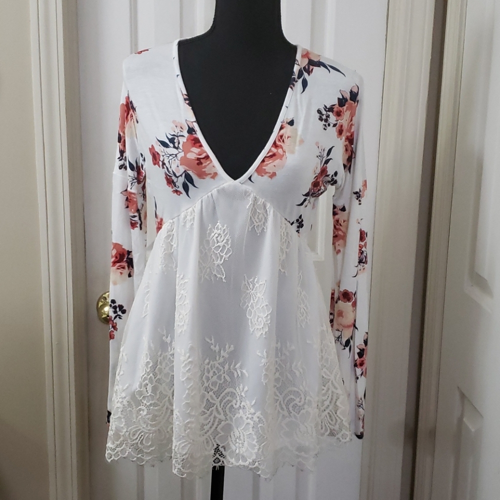 Rue21 White Floral V-Neck Blouse